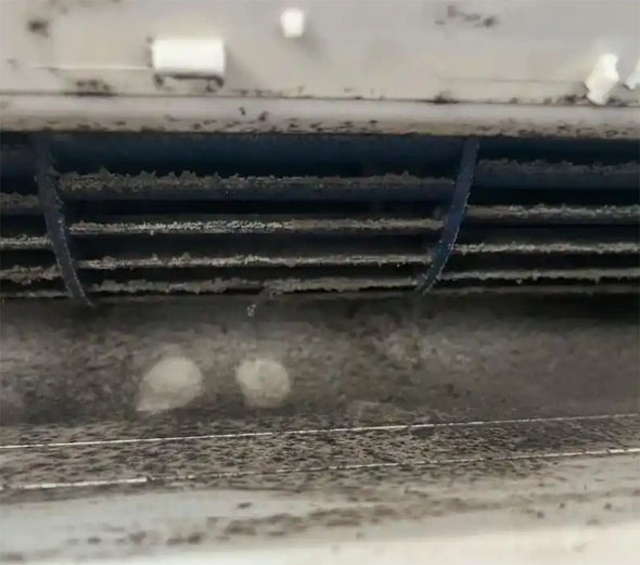 威宁空调吹的风有股烧焦味是怎么回事